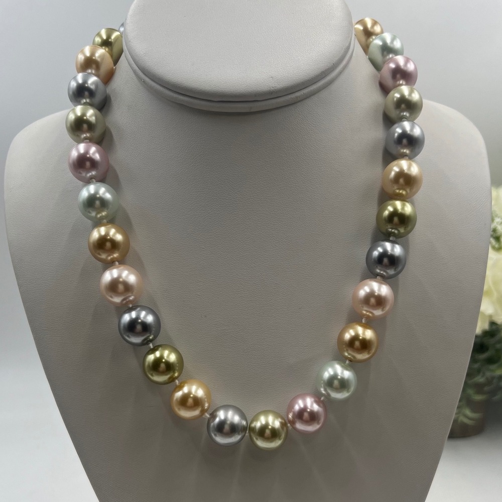 KJL Kenneth Jay Lane 2009 Faux Glass Pearl Single Strand Hand Knotted necklace